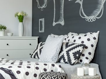 Coherent black and white decoration